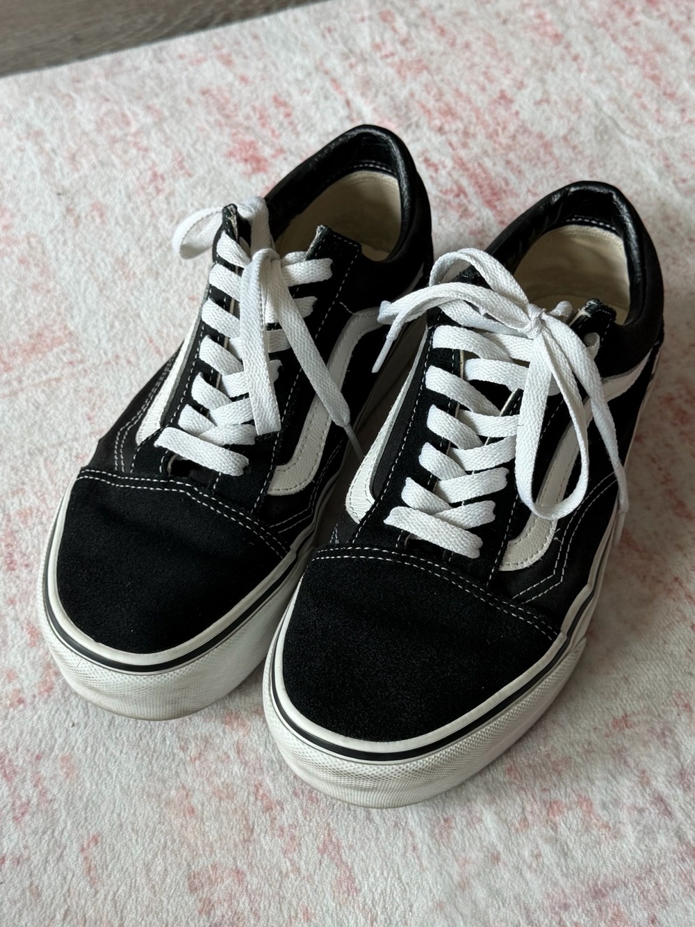 Vans Old Skool platform sneakers in black and white - Picture 2 of 7